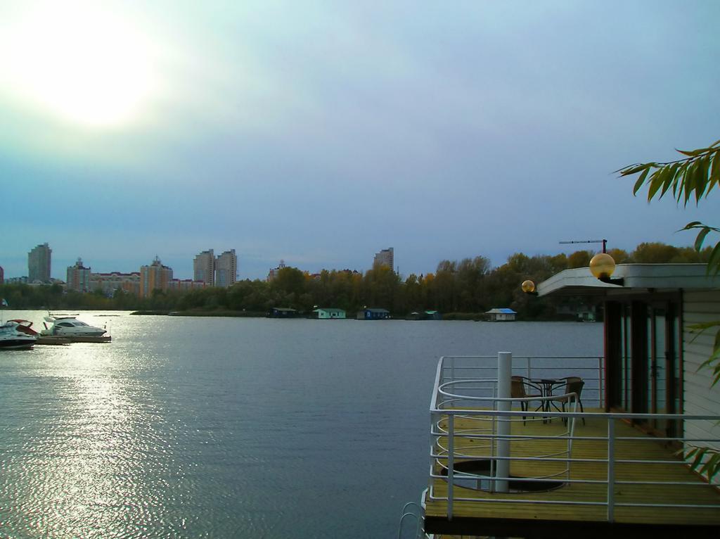 Chervona Kalina Hotel Kiev Esterno foto