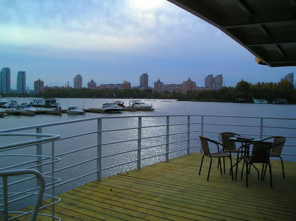 Chervona Kalina Hotel Kiev Esterno foto