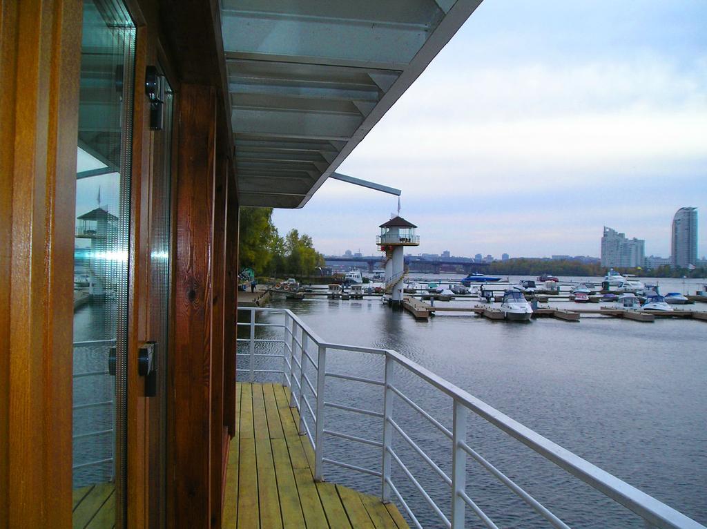 Chervona Kalina Hotel Kiev Esterno foto