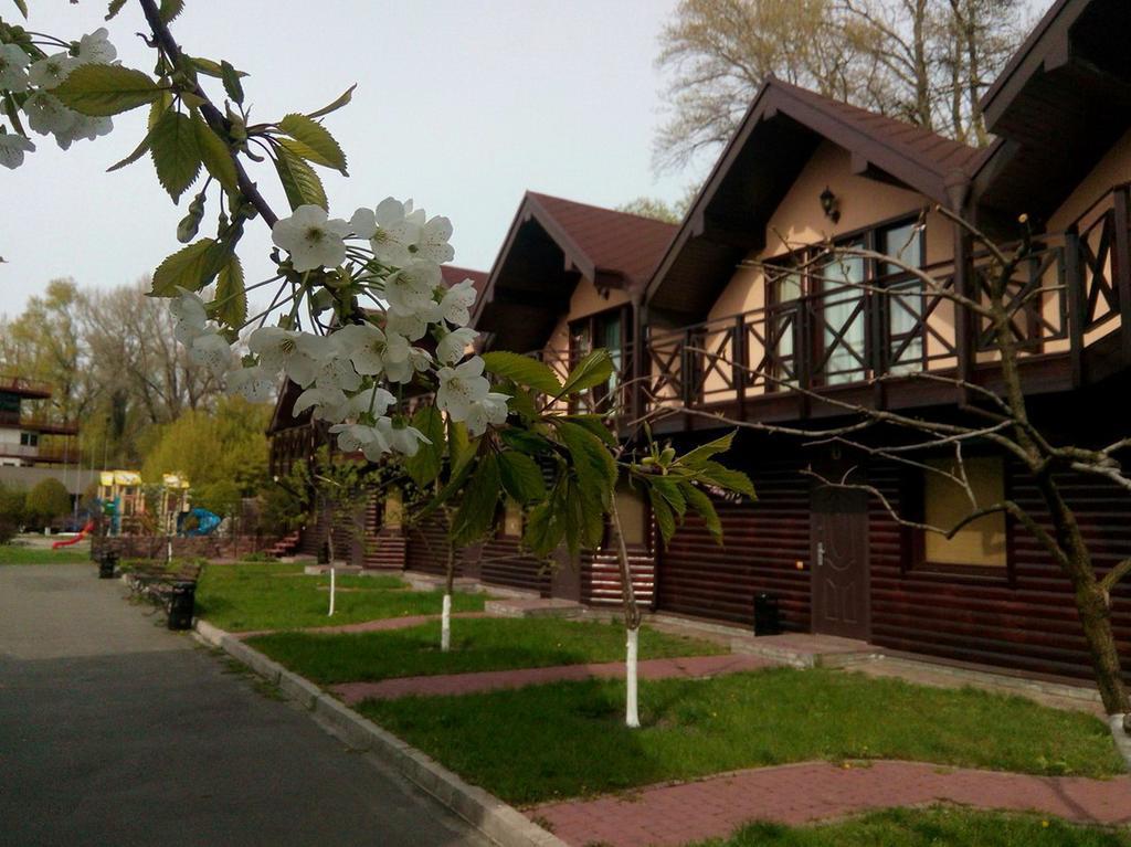 Chervona Kalina Hotel Kiev Esterno foto