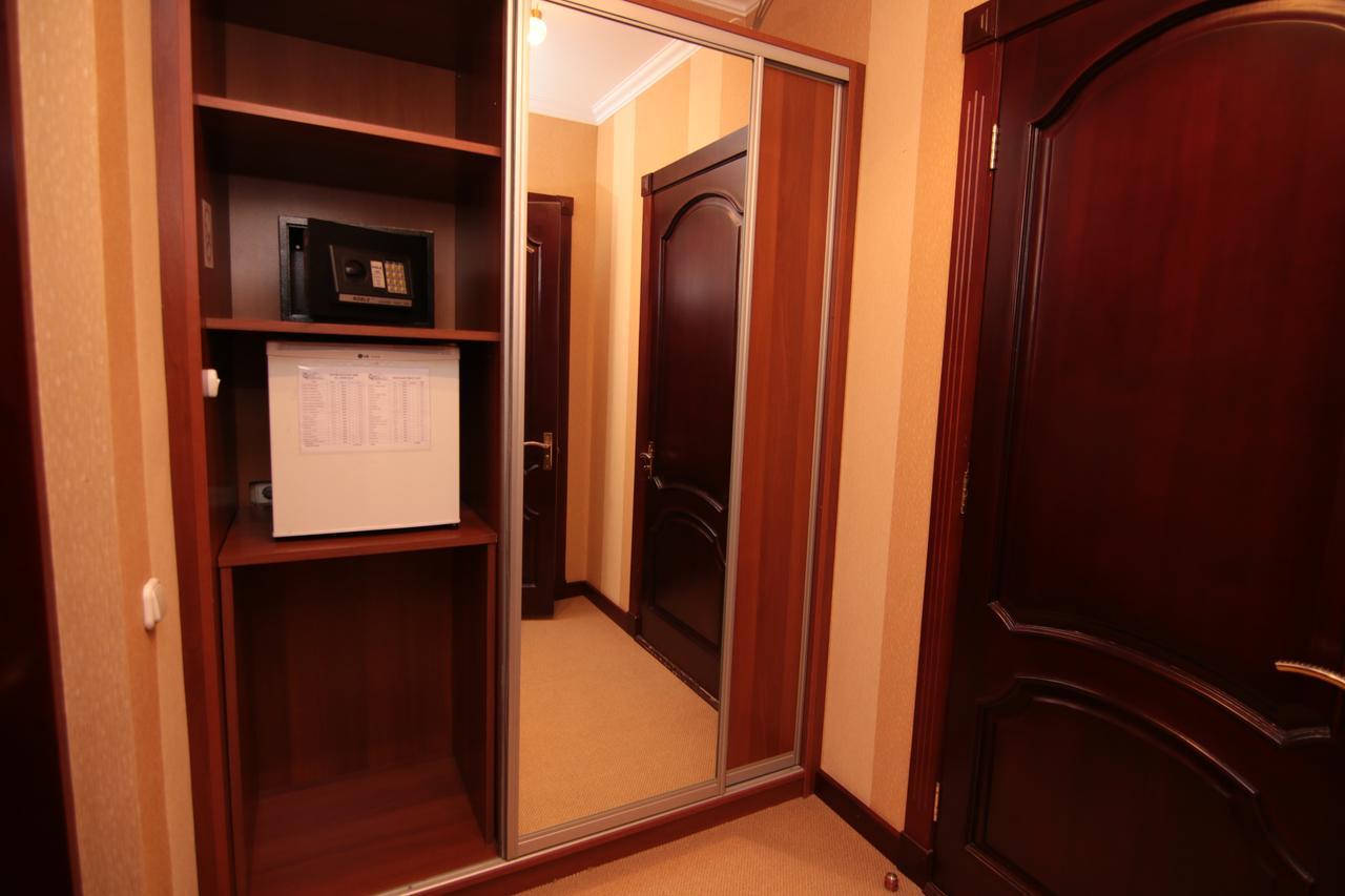 Chervona Kalina Hotel Kiev Esterno foto