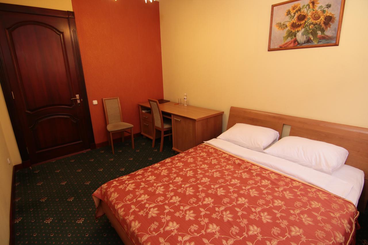 Chervona Kalina Hotel Kiev Esterno foto