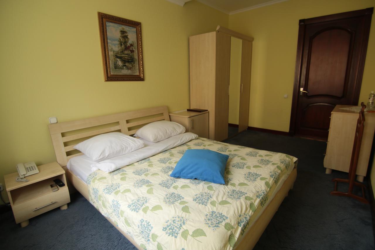 Chervona Kalina Hotel Kiev Esterno foto