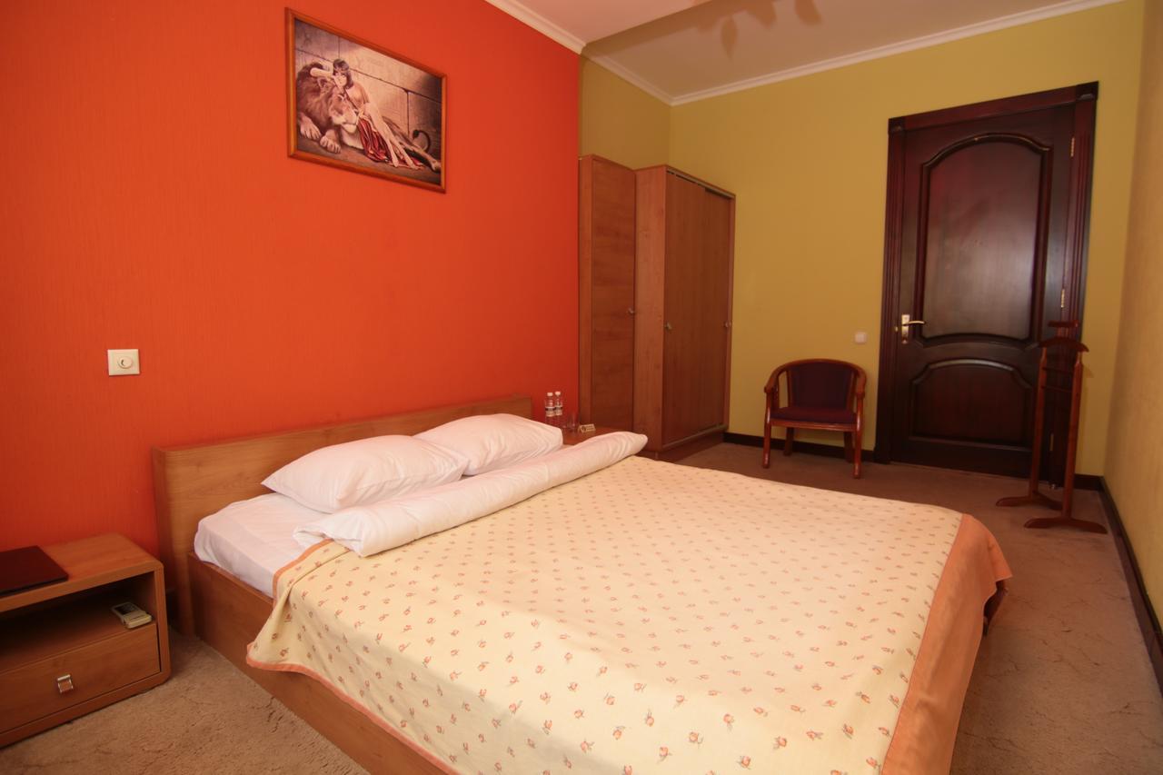 Chervona Kalina Hotel Kiev Esterno foto